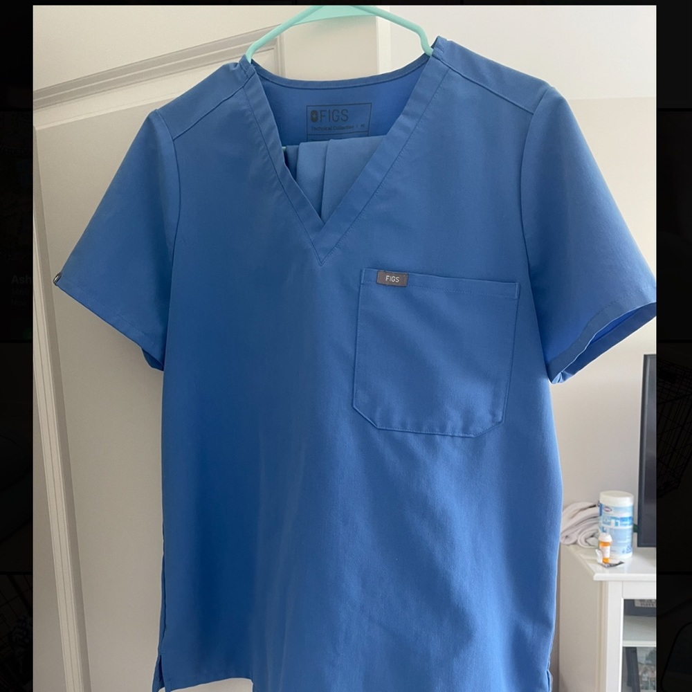 Figs womens scrub top like new